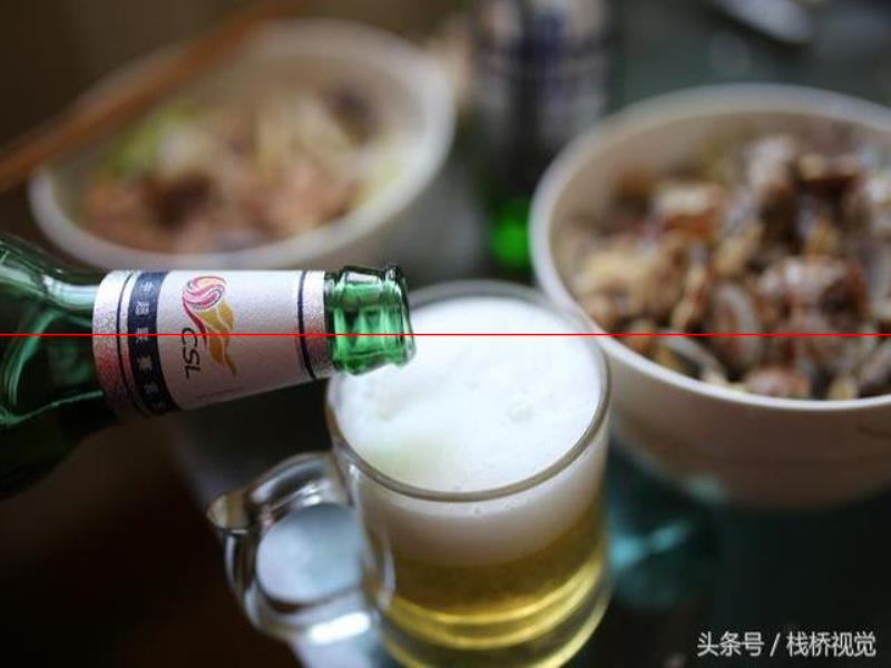 3塊錢的嶗山啤酒青島老百姓喜歡喝，配個(gè)辣蛤蜊拌八帶下酒爽歪歪