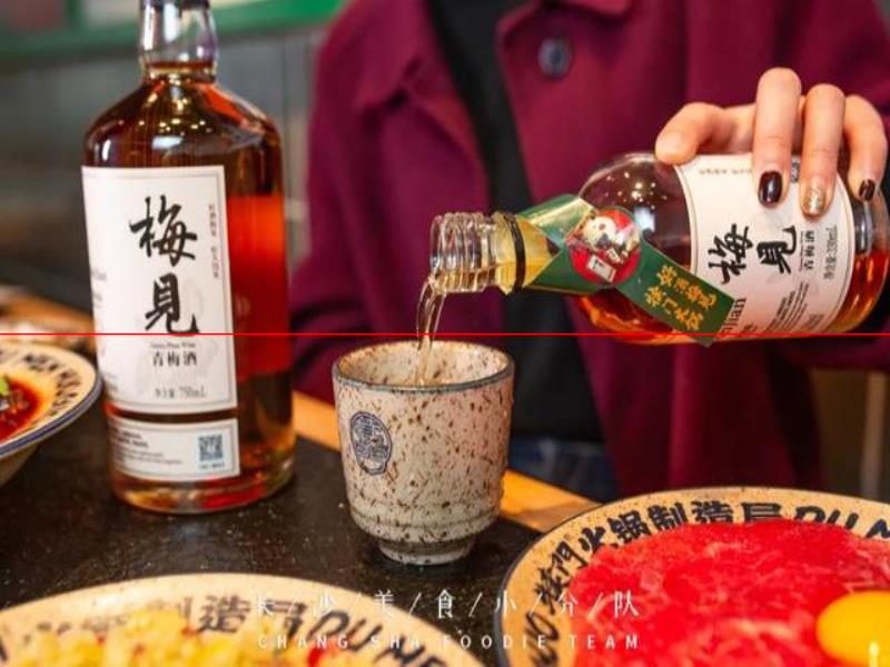 頭部品牌紛紛盯上“火鍋+酒館”，重慶啤酒慌了