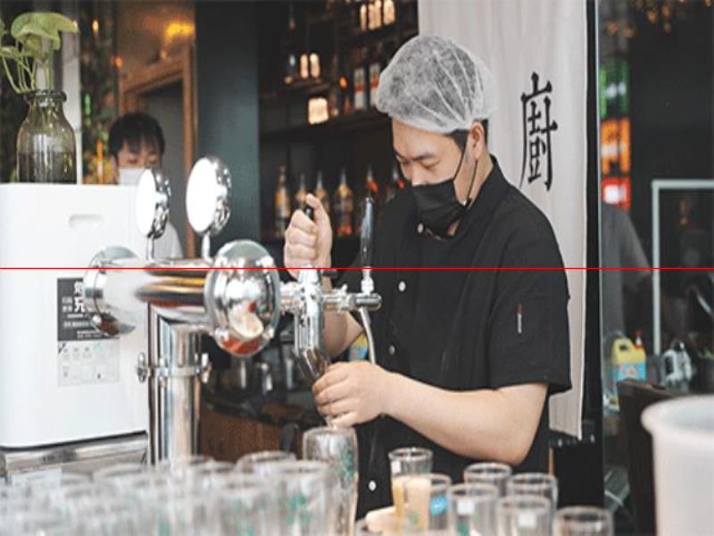 徐州花園式“精釀酒吧餐廳”，白天小資，天一黑就生猛奔放